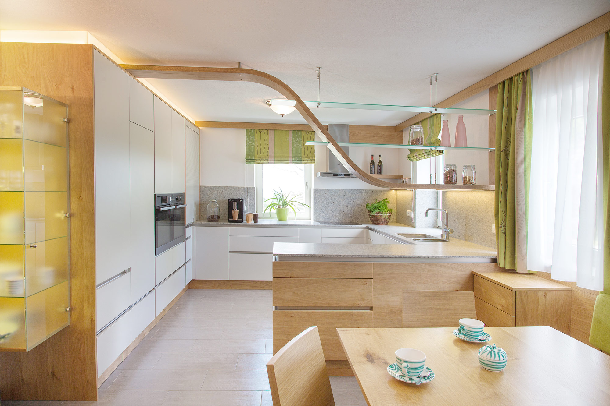 Moderne Küche in Eichenholz - Design aus dem Salzkammergut